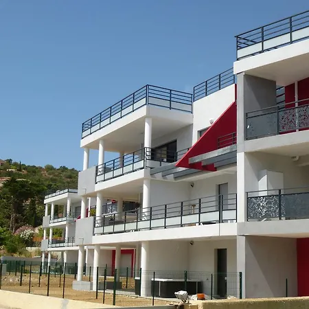 T2 Tout Confort Proche Plage, Climatisation, Parking Inclus * Le Lavandou
